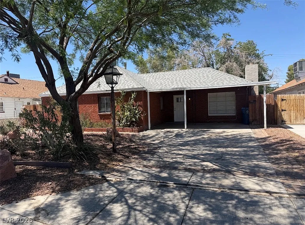 4 bed, 2.0 bath, 1722 sqft, $2,200 — Photo 4