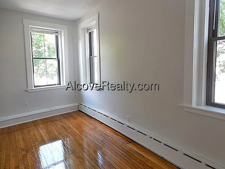 3 bed, 1.5 bath, $3,900 — Photo 3