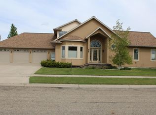 324 Stewart Dr, Aberdeen, SD 57401