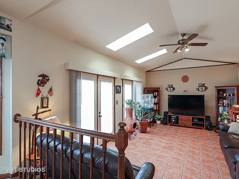 1162 Sandhurst Dr — Photo 8