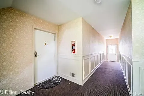 653 E Fox Hills Dr — Photo 6