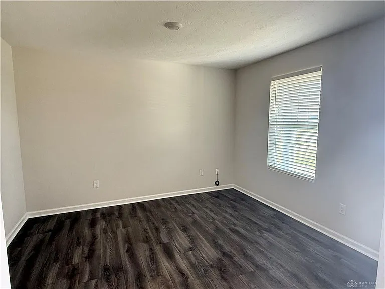 1460 Camden Ln — Photo 3