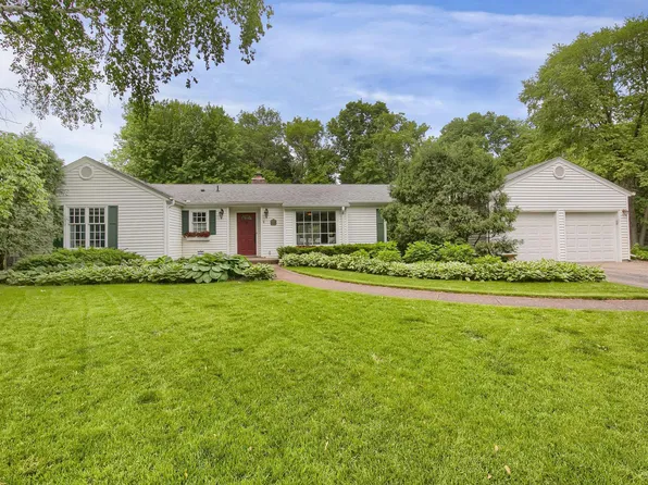 3860 Honeysuckle Rd, Deephaven, MN 55391