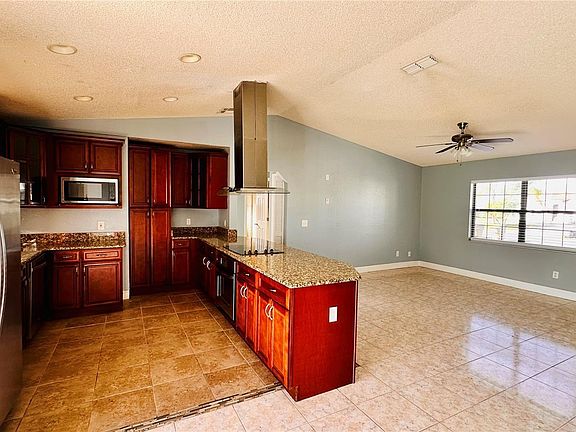 3rd image of 853 Blanc Ct