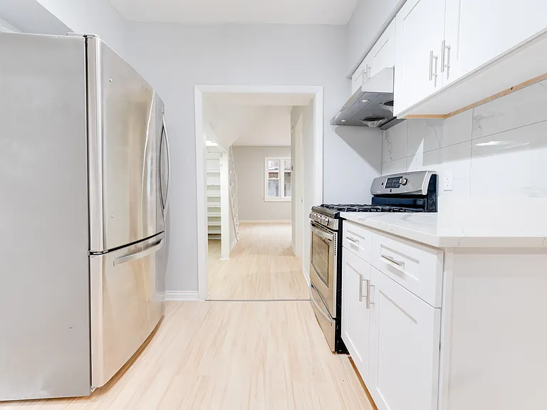 2625 S Union Ave — Photo 9