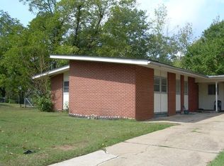 2054 N Riverview Cir, Albany, GA 31705