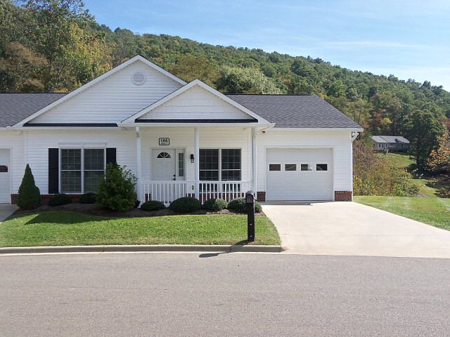 1st image of 186 Village Park Dr