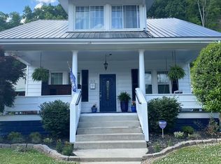 213 5th St, Paintsville, KY 41240