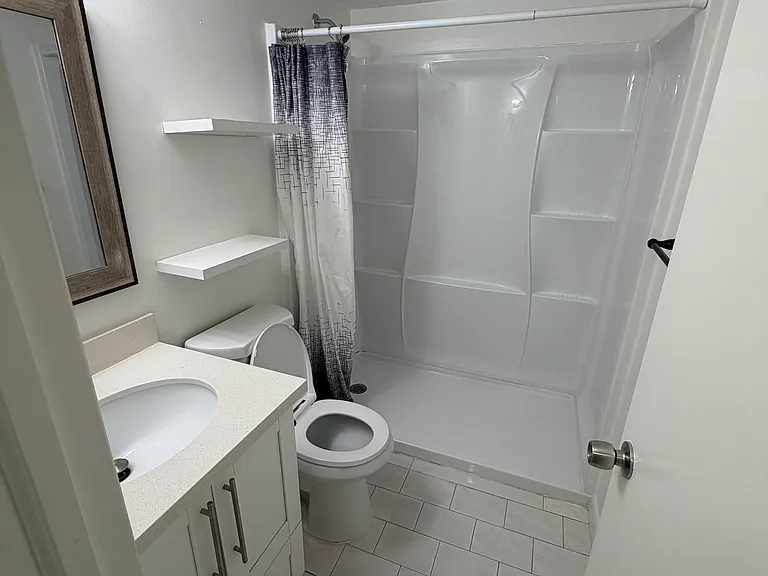 1281 W 29th St #6 — Photo 11