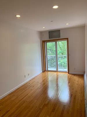 1st image of 986 52nd St APT 3R
