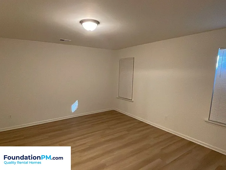 5 E Byfield Dr — Photo 8