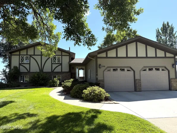 786 N Lake Dr, Watertown, SD 57201
