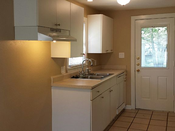 3rd image of 2924 Livingston Ave