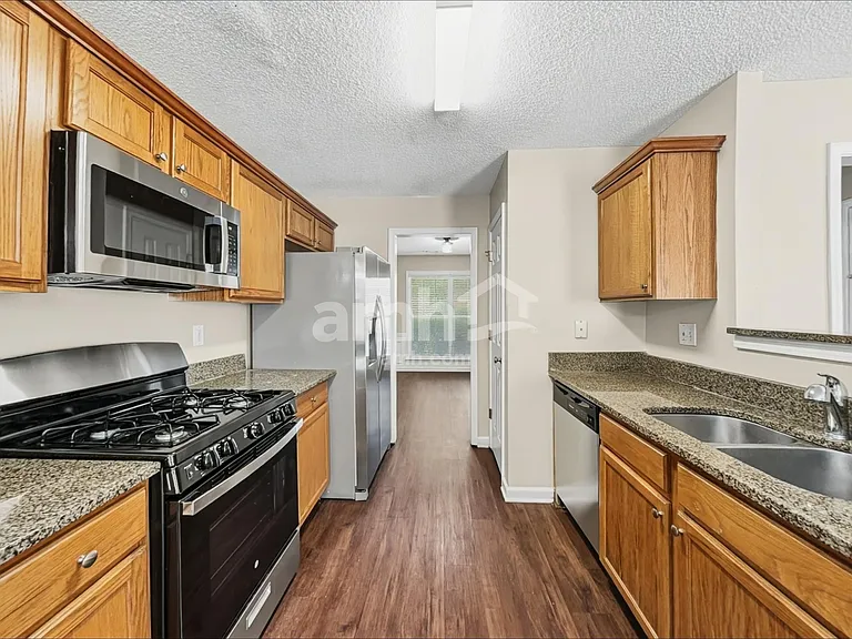 3450 Ridgefair Dr — Photo 3