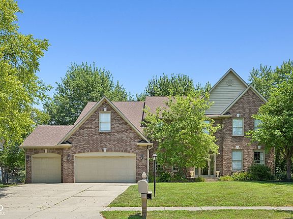 3rd image of 10308 Woods Edge Dr