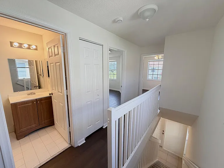 910 Summit Lake Dr — Photo 7