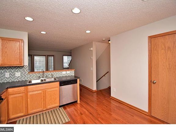5th image of 4821 Elm Dr N Unit 6