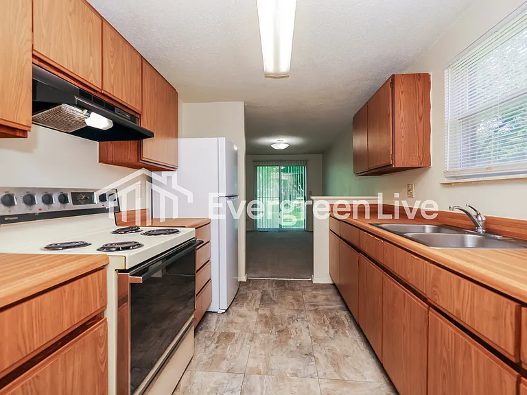 6492 Rolling Glen Dr — Photo 8