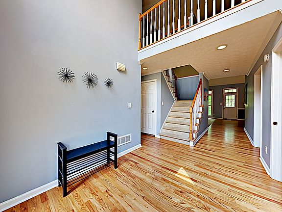 4th image of 145 Yeats Ct