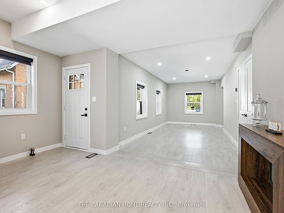 4th image of 179 Church St