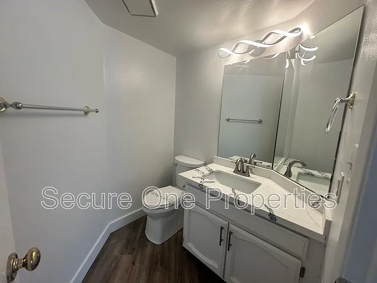 674 Warwick Ave — Photo 17