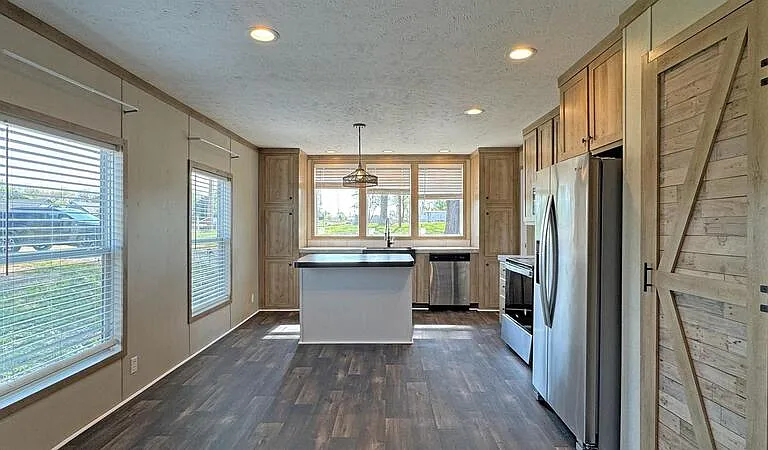 1501 Thompsonville Ln — Photo 6