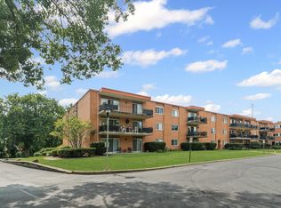 940 Holbrook Rd APT 8B, Homewood, IL 60430