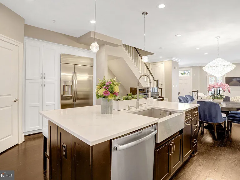 422 Pendleton St — Photo 12