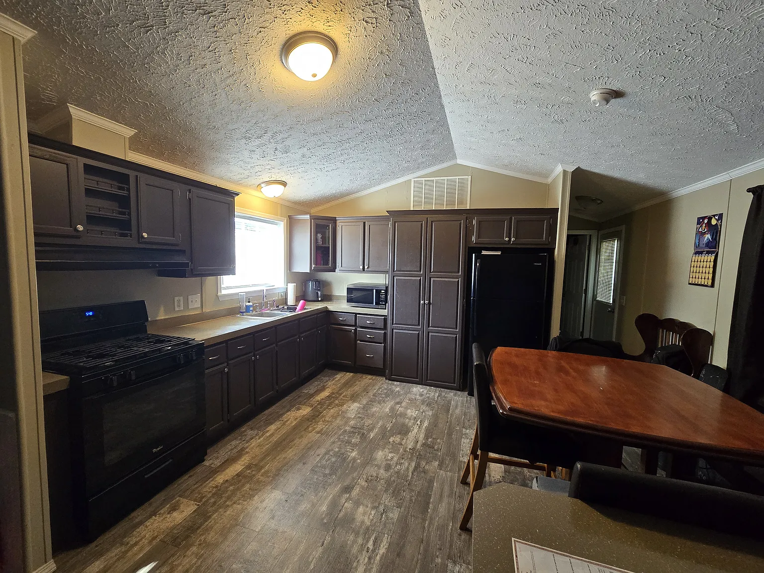 3 bed, 1216 sqft, $1,500 — Photo 2