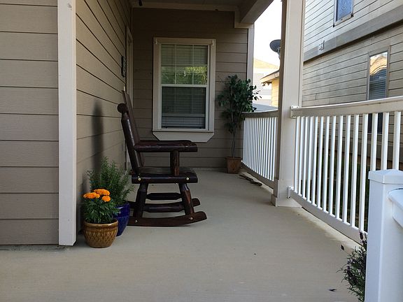 4th image of 1120 Oakcrest Dr