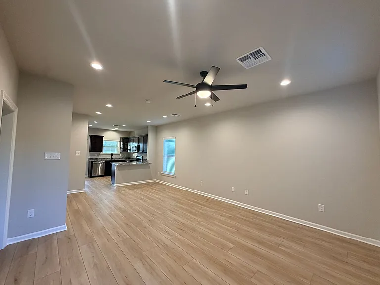 187 Berkshire Pl — Photo 4