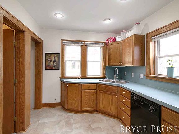 3rd image of 1424 Tamarack Ave NW