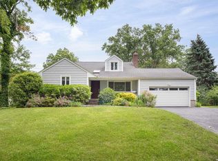 6 Shell Dr, Glen Cove, NY 11542
