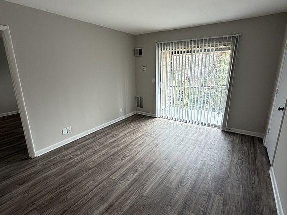 2nd image of 1418 E Main St #D46