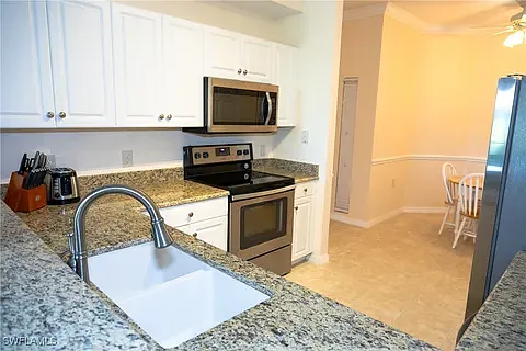 2 bed, 1252 sqft, $4,800 — Photo 2