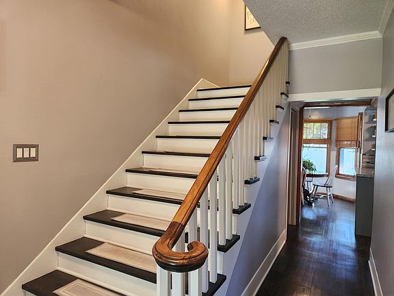 2nd image of 433 Kingbard Blvd