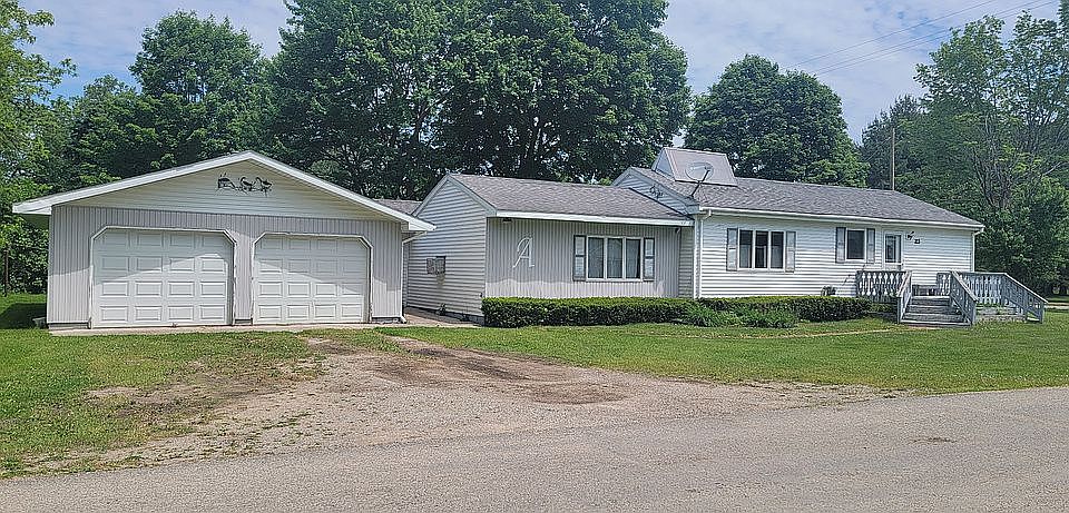 1st image of 323 Evergreen St