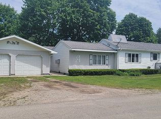 323 Evergreen St, Sheridan, MI 48884