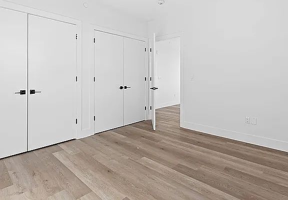 4th image of 39-40 Madison St #Var508