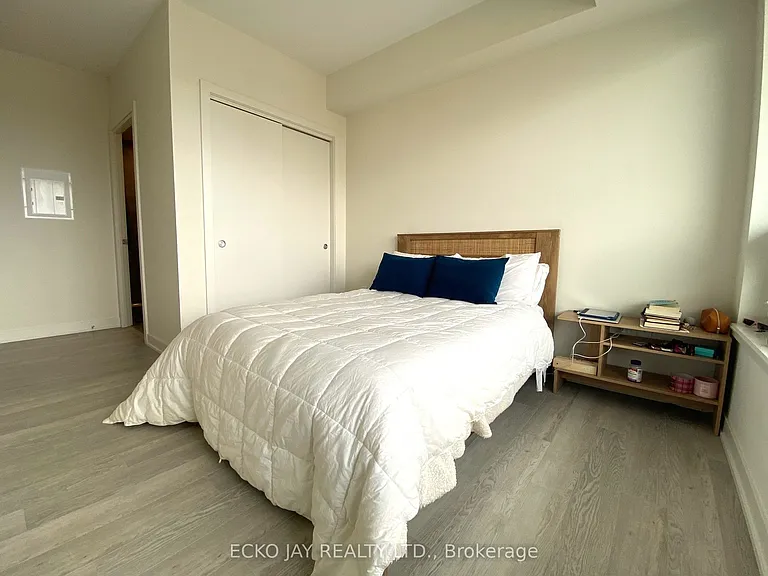 212 King William St #903 — Photo 10