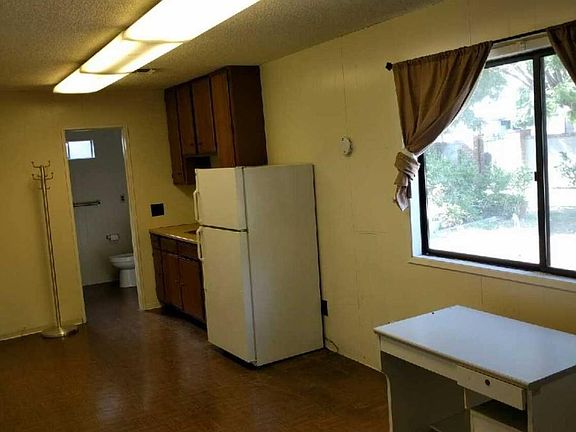 3rd image of 1084 San Bernardino Ave