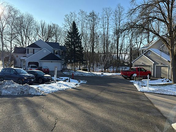 5th image of 5 Georgetown Ct