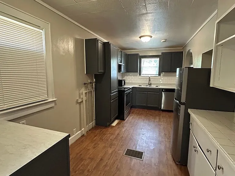 5345 Charlotte St — Photo 15