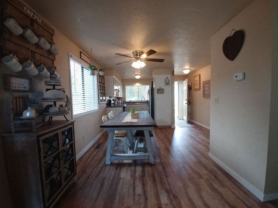 Dining Room homes for rent Keizer Oregon