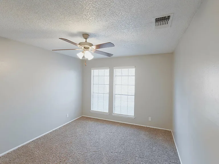 Hidden Oaks Apartments — Photo 40
