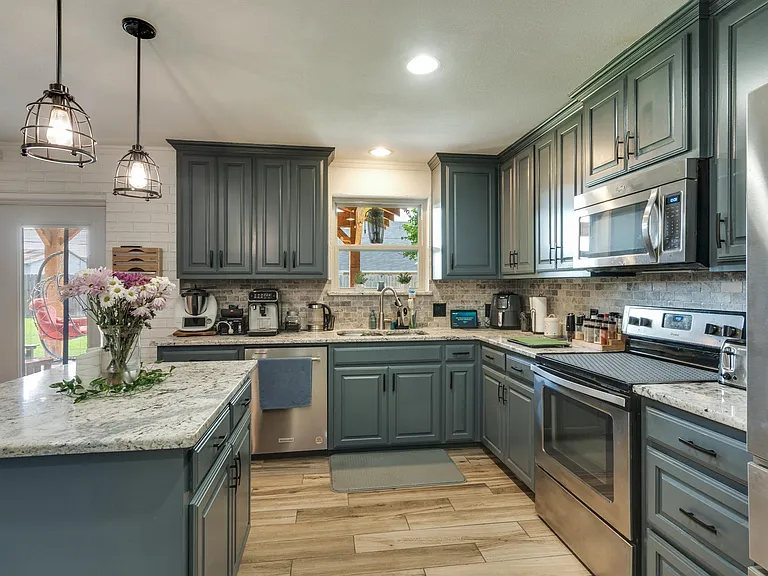 303 Chris Dr — Photo 11