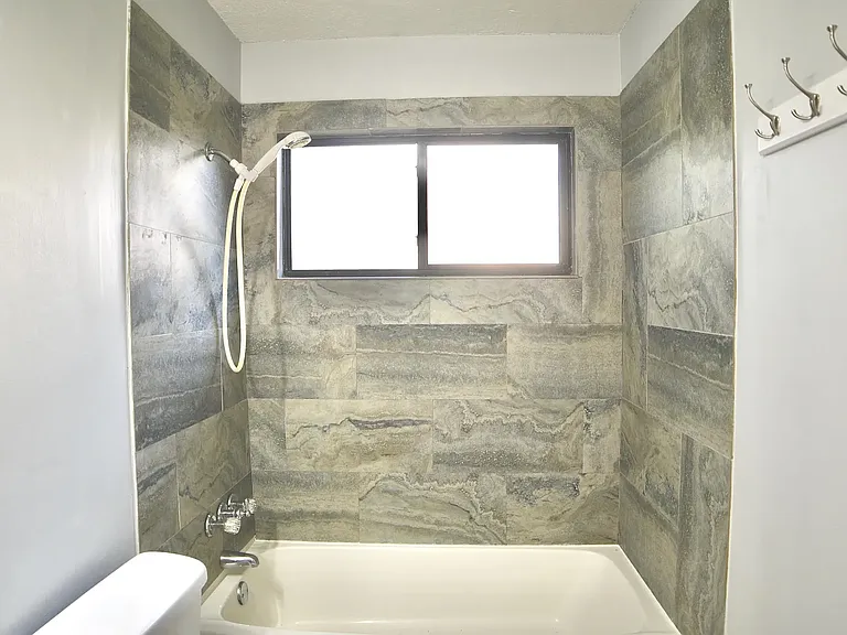 925 Greenview Rd — Photo 17
