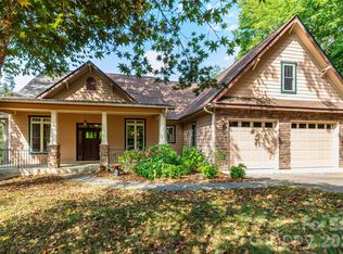 5 Meadowbrook Ln, Weaverville, NC 28787