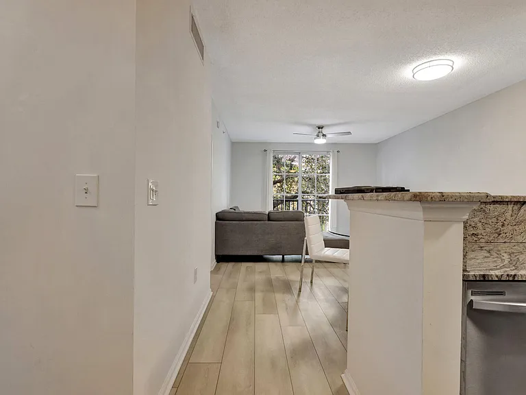 630 Sapodilla Ave #223 — Photo 7
