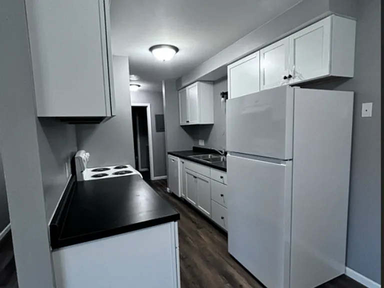 1005 S East St — Photo 8